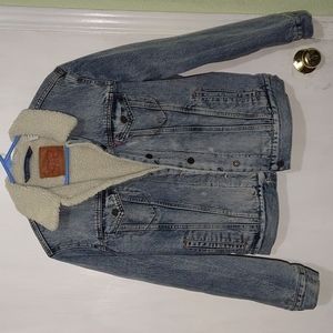 Levi's sherpa jacket 🤩